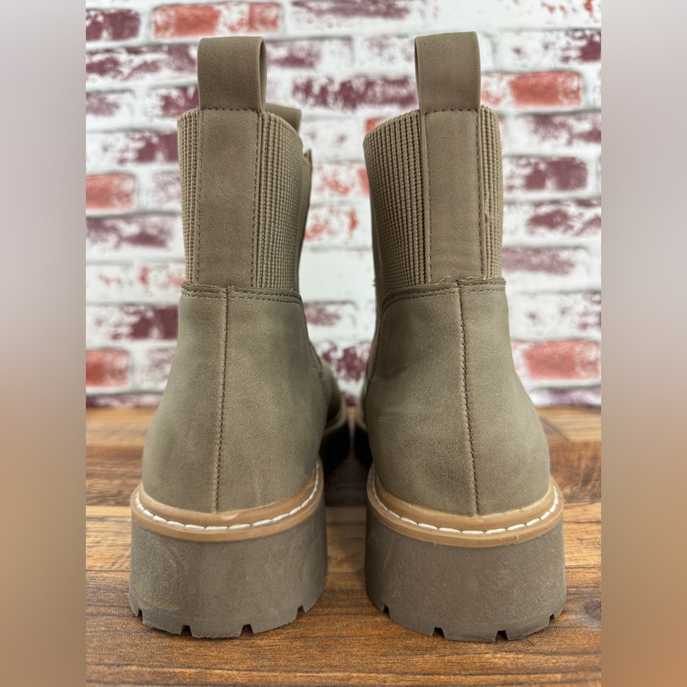 Dolce Vita Chelsea Leigha Lightweight Boots, Women's Size 10, Beige Taupe - Picture 5 of 10